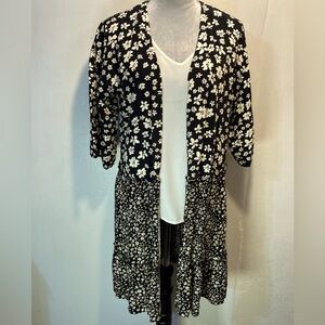 #0223 Maurices Black/Ivory/Grey Floral Kimono Sections w/ Ruffle accents-S